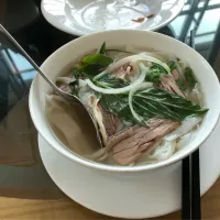 Snapdishの料理写真:ベトナム🇻🇳ホーチミン空港のエグゼクティブラウンジでフォー美味しかった