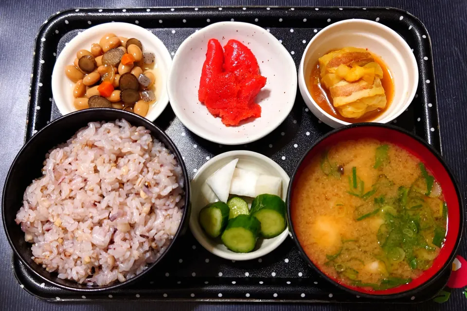 今日の朝ごはん（十六穀ごはんにロールキャベツのカレー煮、辛子明太子、煮豆、つみれとしめじのみそ汁、かぶときゅうりの漬物）|Mars＠釜飯作り研究中さん