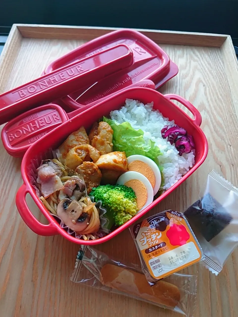 娘のお弁当
タンドリーチキン
きのことベーコンのパスタ|みわさん