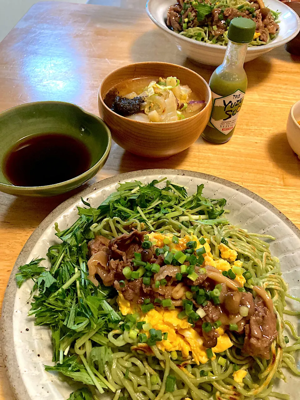 ボトル入り塩糀パウダーで牛肉を下拵えした茶蕎麦🎵|さくたえさん