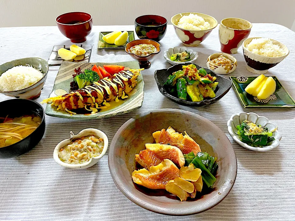 赤魚煮付けと豚平焼きの晩ごはん😋|ゆかりさん