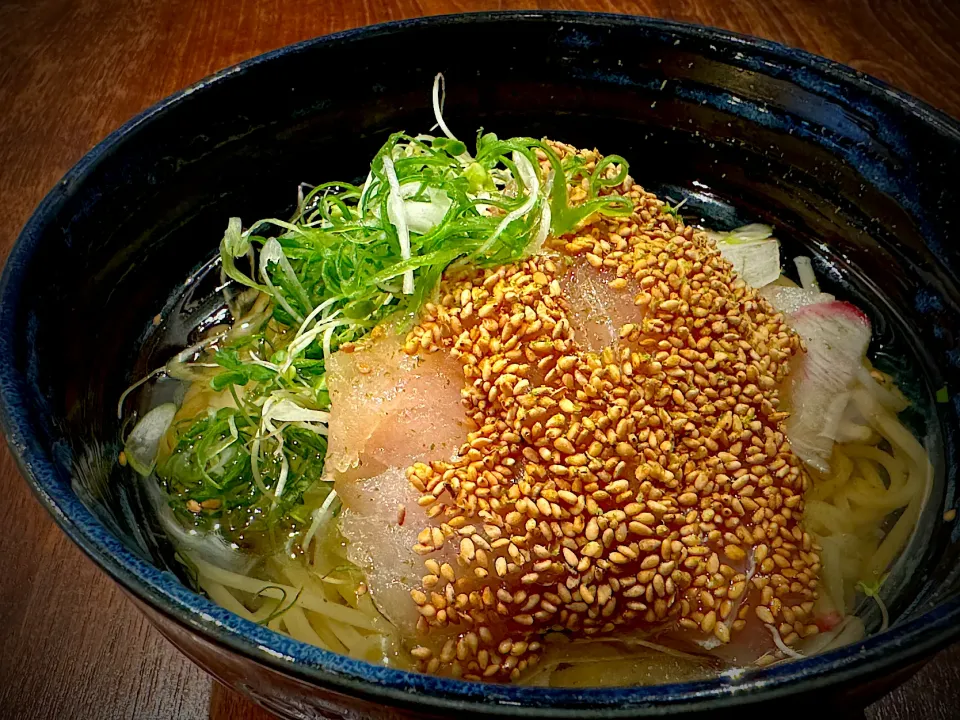 Snapdishの料理写真:ビンチョウ鮪の胡麻付そうめん|半田手延べそうめんの店 阿波や壱兆さん