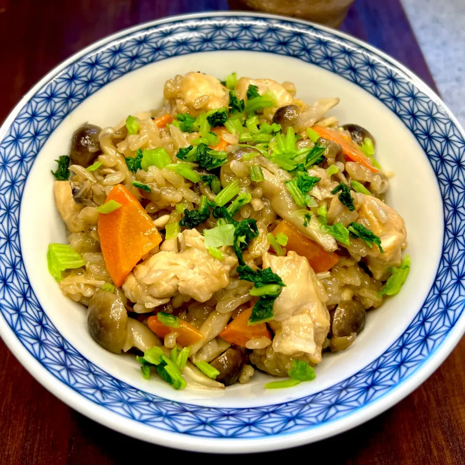 ポン酢でサッパリ！鶏肉ときのこの炊き込みご飯|まめもにおさん