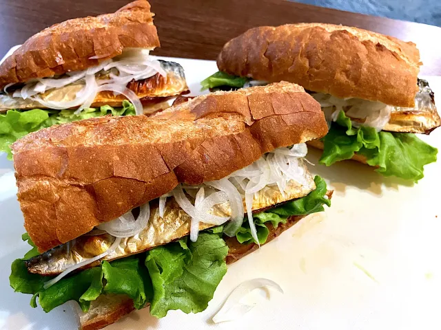 Snapdishの料理・レシピ写真:鯖サンド｜春がきた♡お外で楽しむバラエティーサンドイッチ！