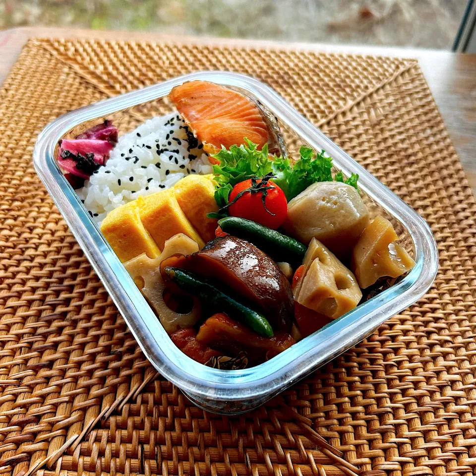 ごった煮と焼鮭弁当✴︎|あやみんさん