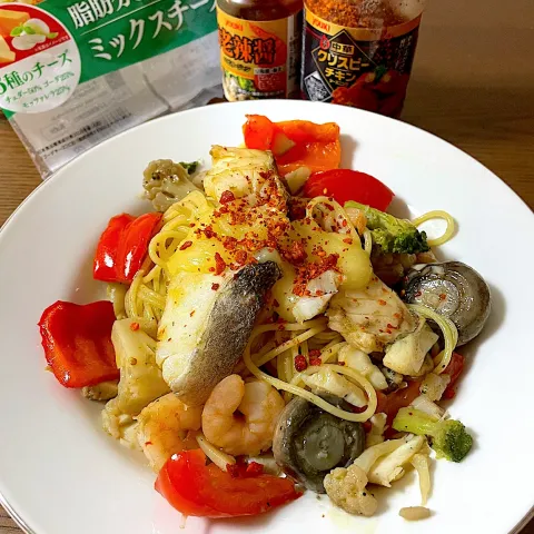 「中華クリスピーチキンシーズニング」を使ってみたSnapdishの料理・レシピ写真:いっちゃんさんの料理 鱈とむきエビのアヒージョ海老辣醤入り✨次の日はパスタにしたよ❤️