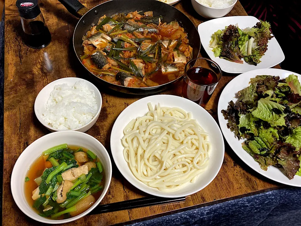 鯖のキムチ煮とチョレギサラダと小松菜鶏うどん|しあぺんさん