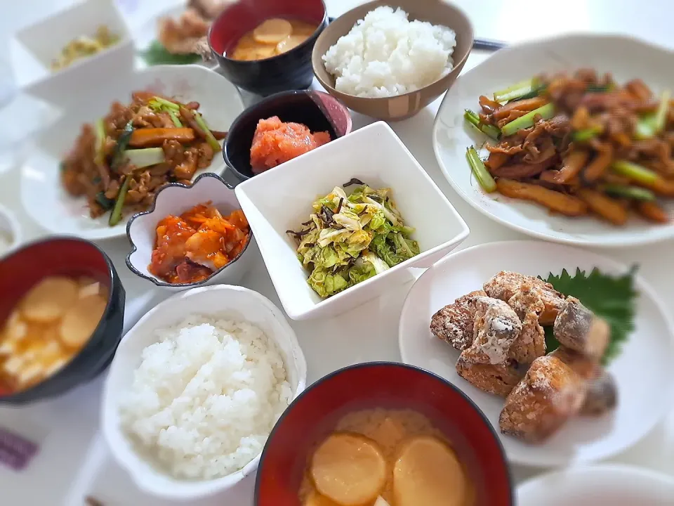 夕食(,,>᎑<,,)
豚肉とさつま揚げと小松菜の甜麺醤炒め
サワラの唐揚げ
タコキムチ
白菜と梅昆布あえ
明太子
おみそ汁(お麩、豆腐)|プリン☆さん