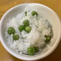 Snapdishの料理写真:うすいえんどう豆の炊き込みご飯|まるちゃんさん