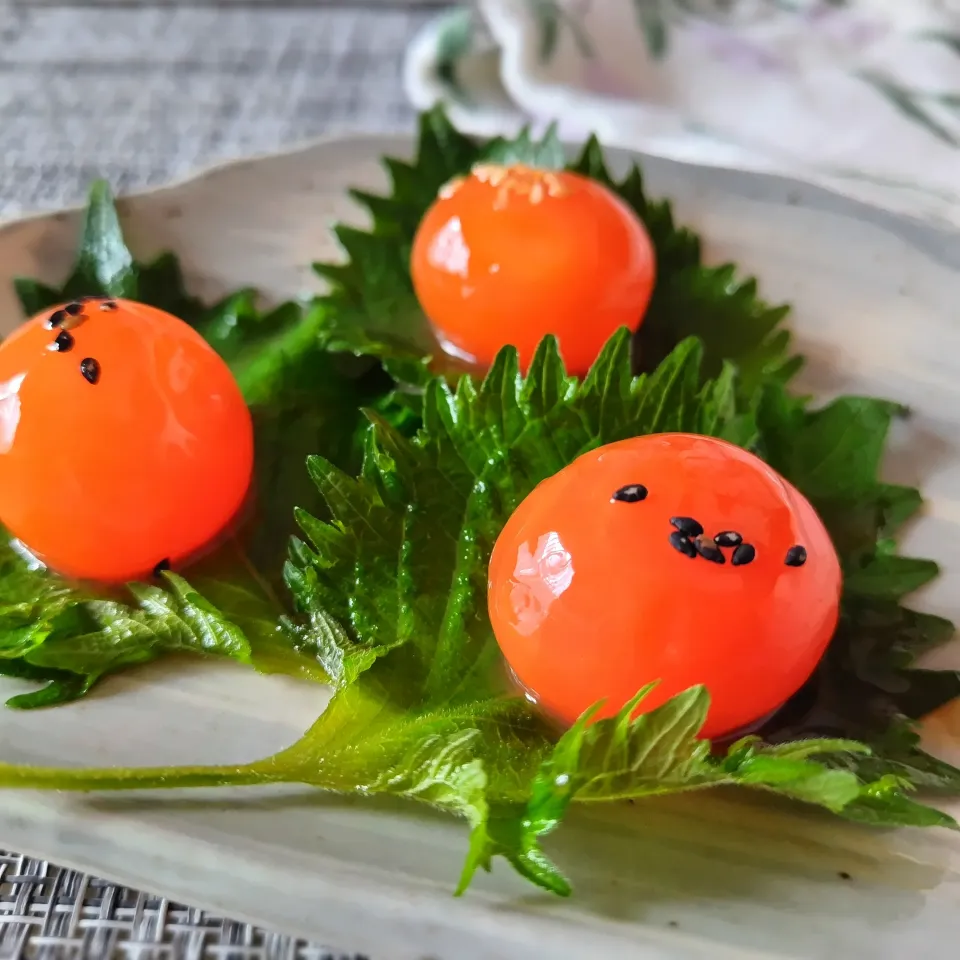 Snapdishの料理写真:冷凍たまごからの醤油漬け|ポトスさん