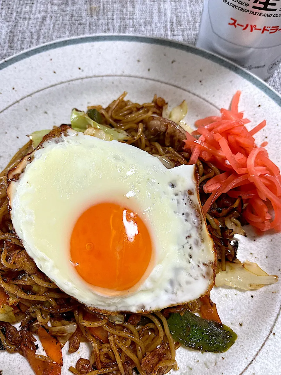 ソース焼きそばで昼飲み|須佐浩幸さん