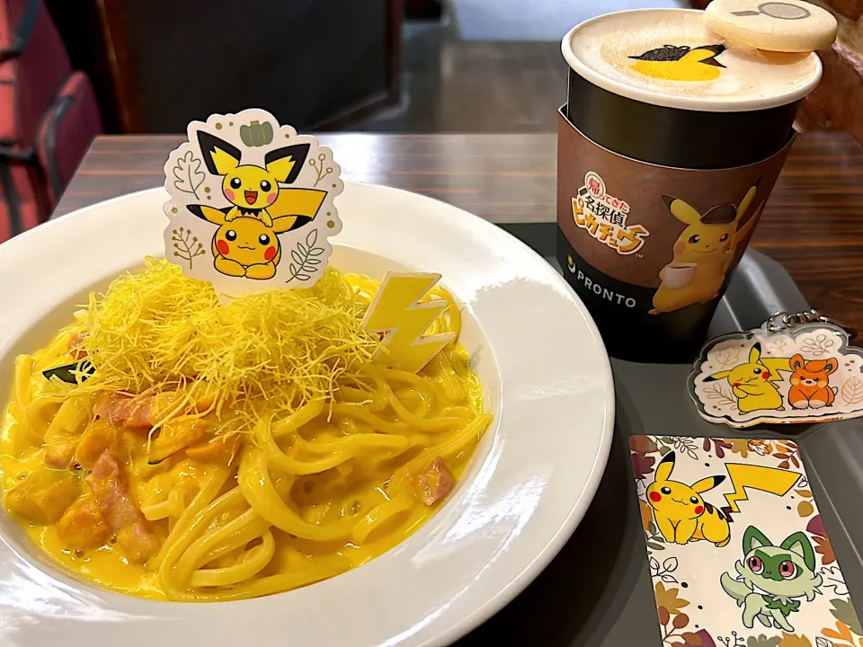 【プロント】ピカチュウとピチューのかぼちゃづくしクリームパスタ＆名探偵ピカチュウのピカッとひらめくミルクコーヒー|Tak@さん