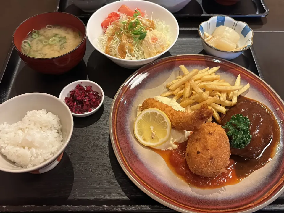 ITADAKI 円町店 ハンバーグ定食|奏さん