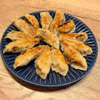 手作りジューシー餃子♪