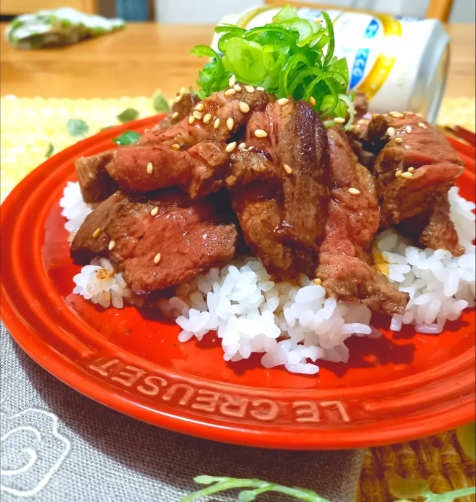 Snapdishの料理写真:ハラミステーキ丼|ナオミさん