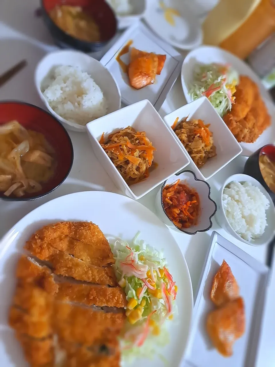 夕食(,,>᎑<,,)
鶏胸チーズササミカツ&サラダ🥗
ハラス焼き
切り干し大根
タコキムチ
おみそ汁(白菜、油揚げ)|プリン☆さん