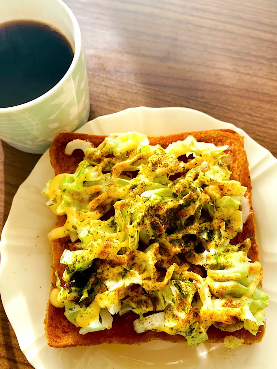 竹輪とたっぷりキャベツのお好み焼き風朝ごパン|とっしぃさん