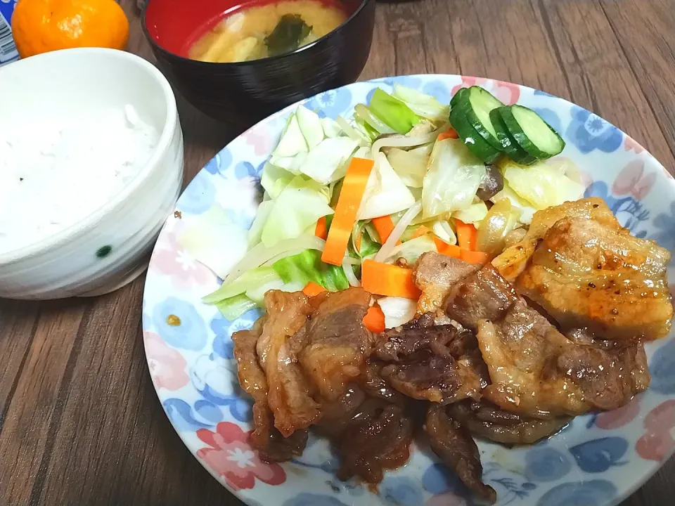 焼き肉
野菜炒め
味噌汁
みかん|尚さん