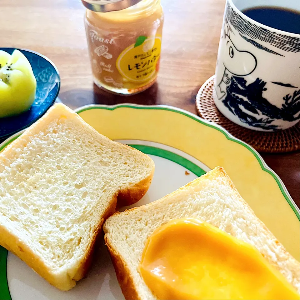 朝ゴパン レモンバター🍋|アッコちゃん✨さん