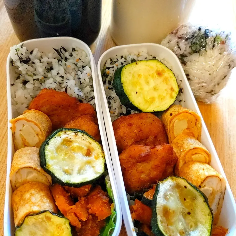 息子と私弁当((⁠ ⁠ꈍ⁠ᴗ⁠ꈍ⁠)／カニカマとチーズ卵焼き／カボチャの甘酢炒め煮／ズッキーニオリーブオイル焼き／冷凍唐揚げ／お味噌汁と白米とふりかけ御飯／私はふりかけ御飯と玄米|チョコさん