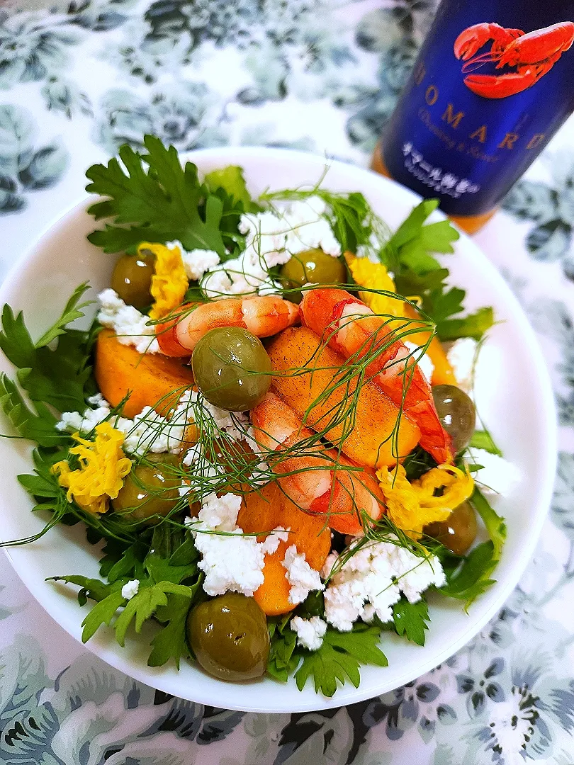 Snapdishの料理写真:🔷春菊と浜柿のサラダ🥗deレオンさんお誕生日おめでとう🎁🎂🎉🔷|@きなこさん