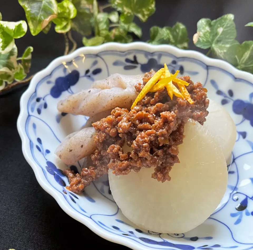 🇯🇵北国は一気に冬景色　熱々ふろふき大根&蒟蒻は肉味噌仕立て☃️|Hollyさん