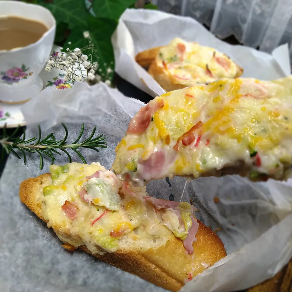 ミニバケットでクロックムッシュ風〜トースト🥖|とまと🍅さん