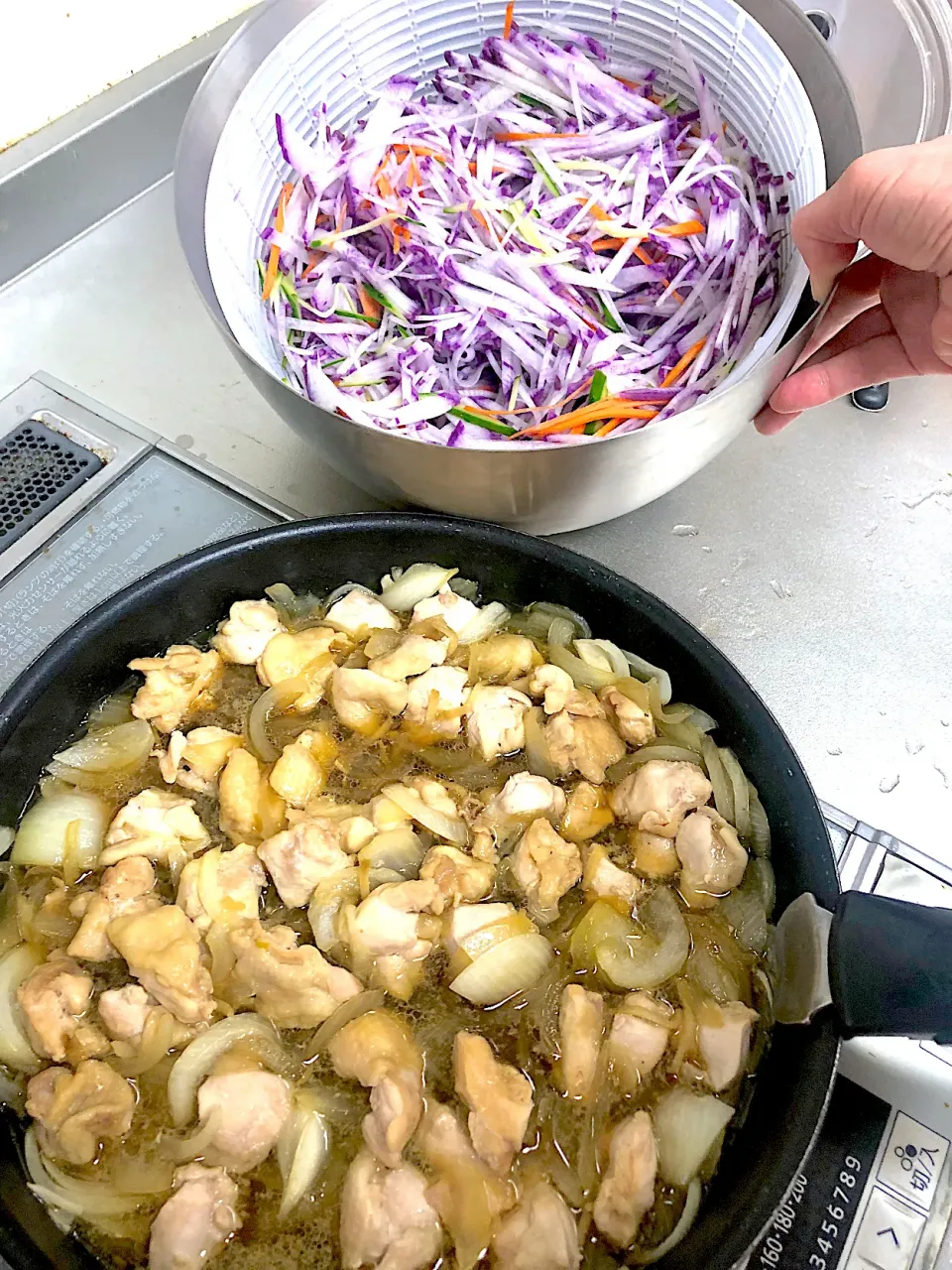 Snapdishの料理写真:夕飯作り置き。親子丼|ふみぃさん