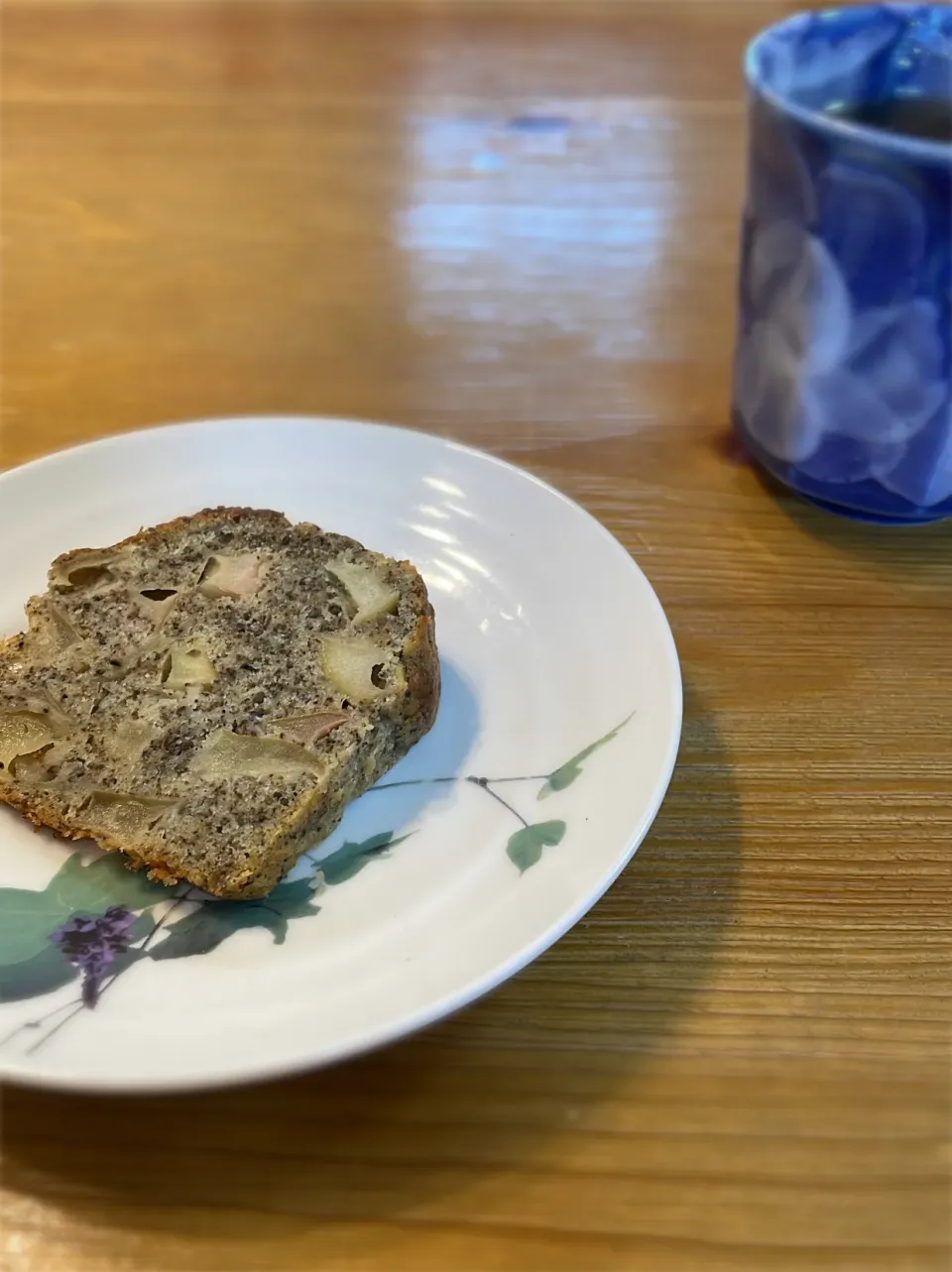 Snapdishの料理写真:りんごと紅茶のパウンドケーキ|fukaさん