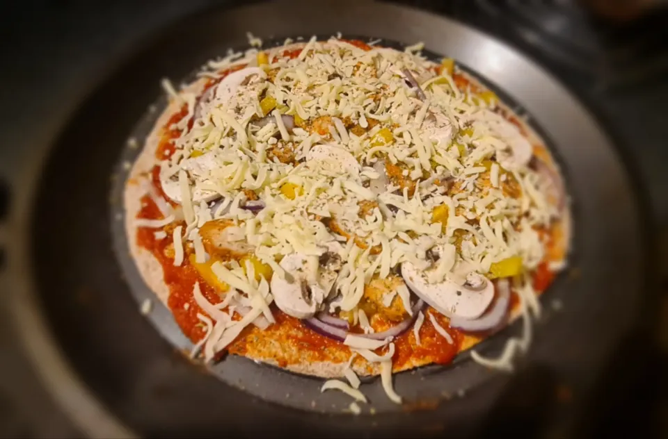 homemade healthy sweet chilli chicken pizza|Brian Millsさん