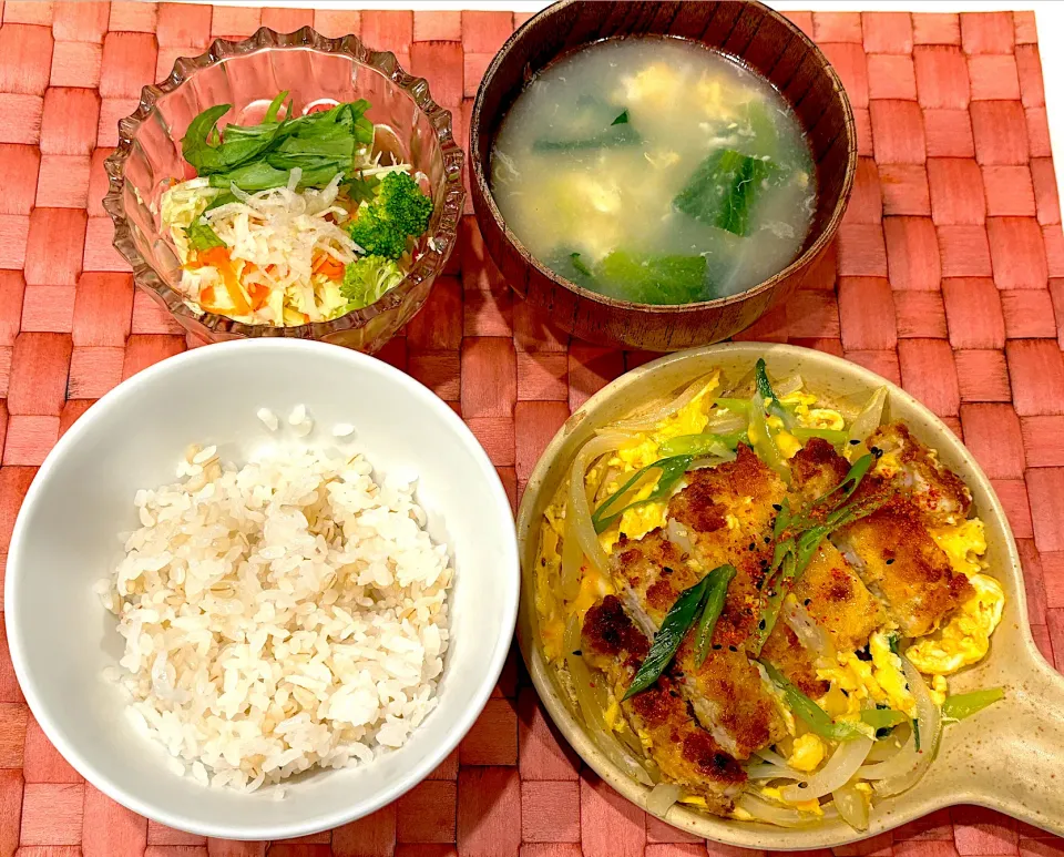 Snapdishの料理写真:中学生息子のお昼ご飯🍚 カツとじ定食🍚|Snow10さん