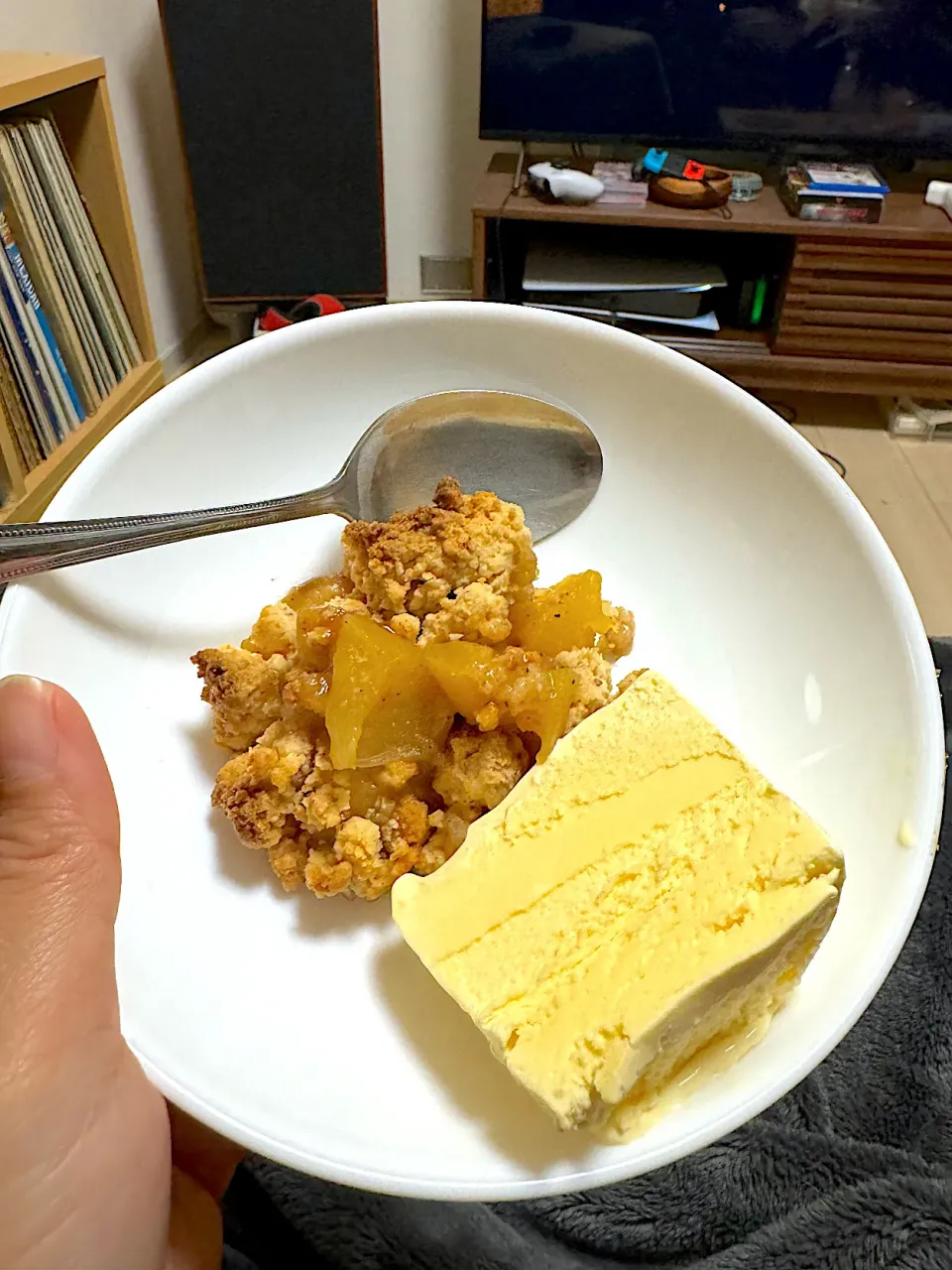 Feijoa & Apple crumble with vanilla ice|yeni kartikasariさん