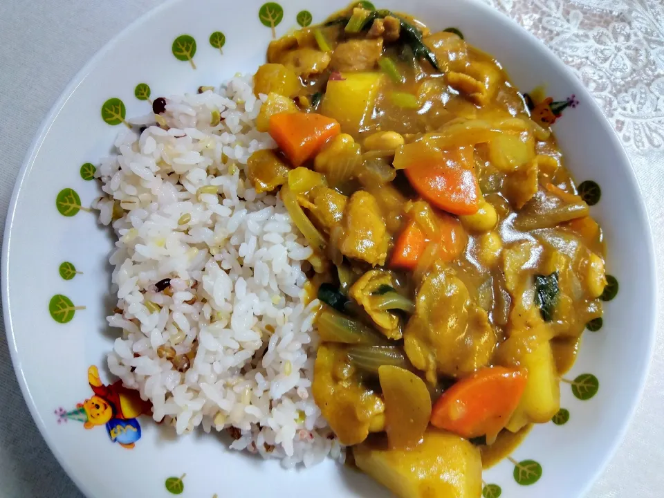 豚大豆カレー🍛🍠入り初作りました!
*🧅たくさん、人参🍠🥔小松菜、豚バラ、🧄
生協大豆パックの、SBカレー粉、チリペッパー
ルーは中辛3種類。牛乳も。|m.rafuさん