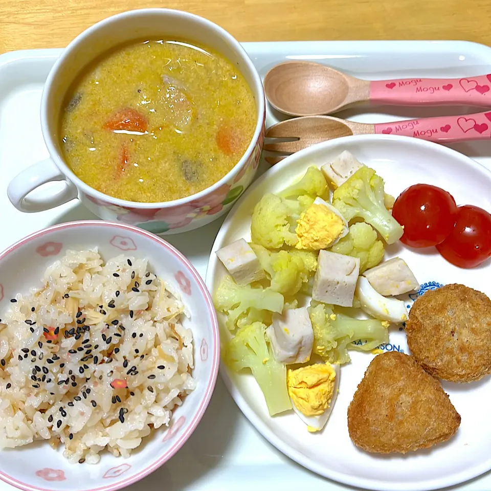 3歳児　晩ご飯　#カリフラワー＆サラダチキン＆茹で卵の炒め物|Kahoさん