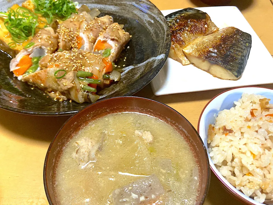 Snapdishの料理写真:今日の晩ご飯👍豚巻き・豚汁・鯖塩焼き　　　　　　　炊き込みご飯|サチ😊さん