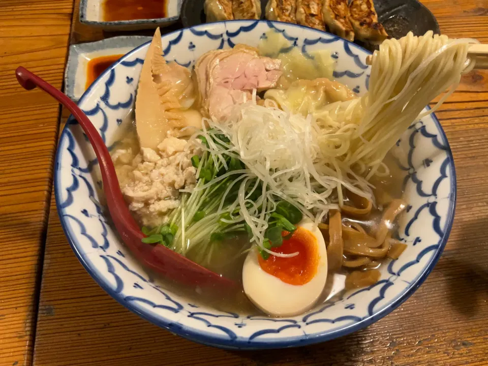 Snapdishの料理写真:極上のわんたん鶏塩麺　武藤製麺所|Takeshi  Nagakiさん