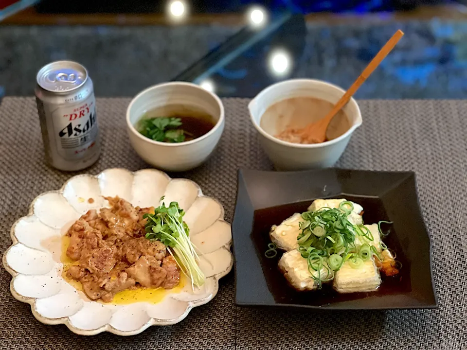 今夜の娘の晩酌ごはん🏮🍺

⚫︎鶏肉のチーズ焼き
⚫︎一口揚げ出し豆腐
⚫︎山葵納豆
⚫︎舞茸ととろろ昆布のお吸い物|yokoさん