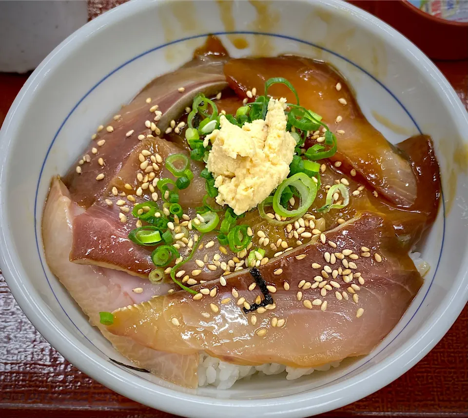 漬けはまち丼690円|すくらんぶるえっぐさん