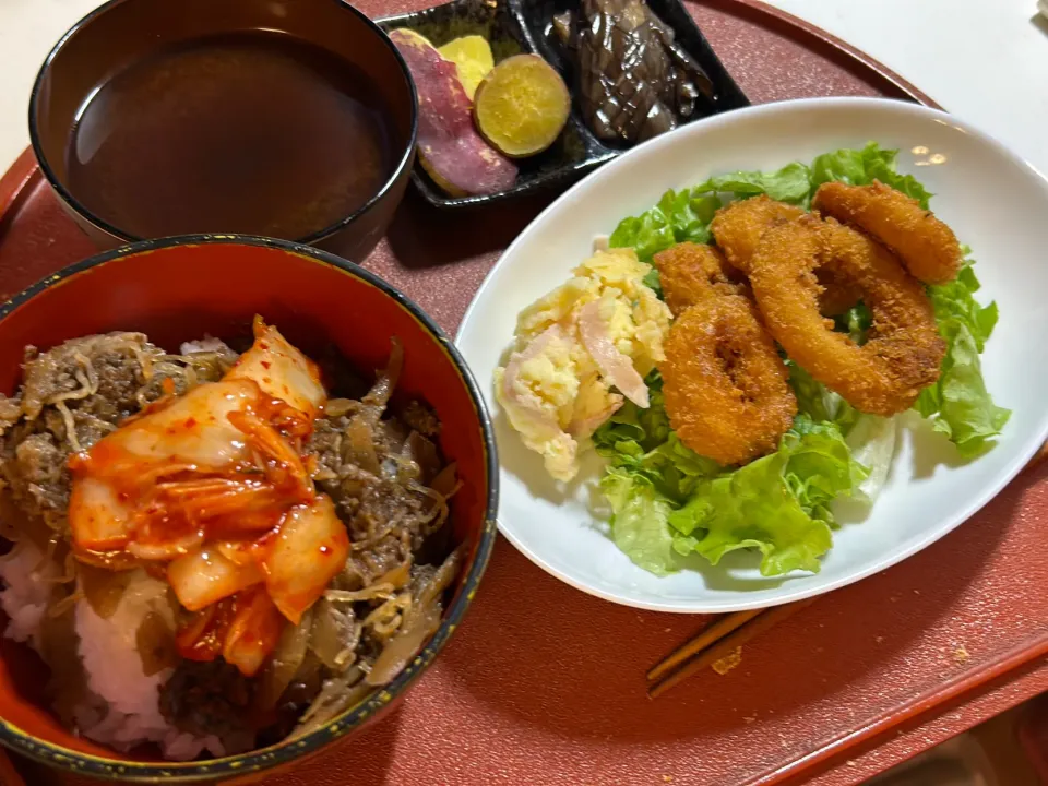 キムチ牛丼　イカリングサラダ|バジルママさん