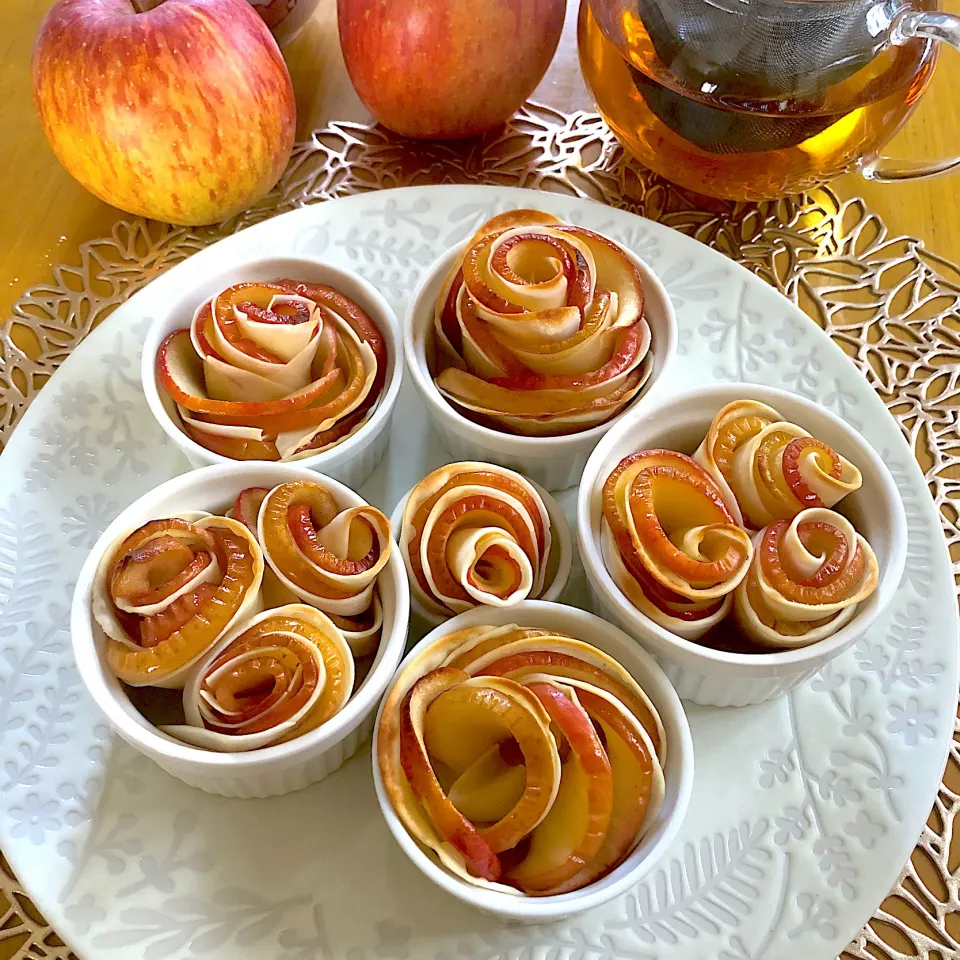 餃子の皮で薔薇アップルパイ🍎🥧|さらっと🍀さん