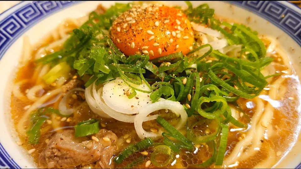 【食材がなくなるまでのゲリラ限定】
煮干そば 流。
牛スジ煮込み煮干そば 
(麺170g、1,200円)
＋白めし (120円)
@十条1分
(赤羽から徒歩27分)
23285 (299,859)|大脇さん