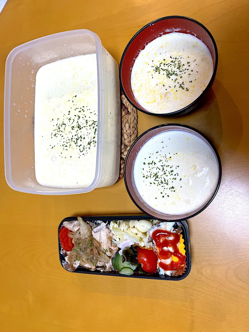 今日と明日の晩御飯のスープと愛妻弁当🍱|モモ&ハーブmama🐰🐹🐢🐠❤️さん