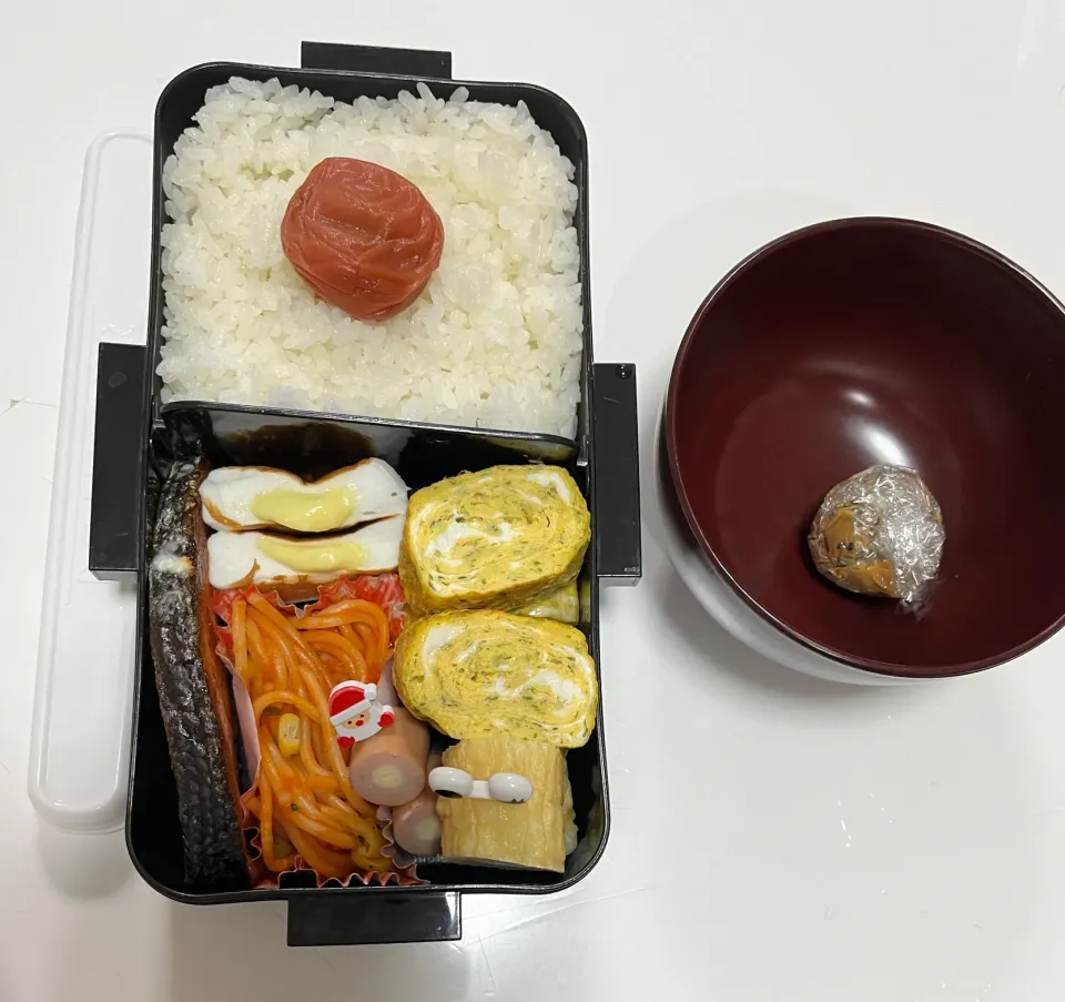 パパ弁☆鮭☆あおさの卵焼き☆チーズ入りはんぺん☆ナポリタン☆チーズinソーセージ☆ちくわ胡瓜☆みそ玉|Saharaさん