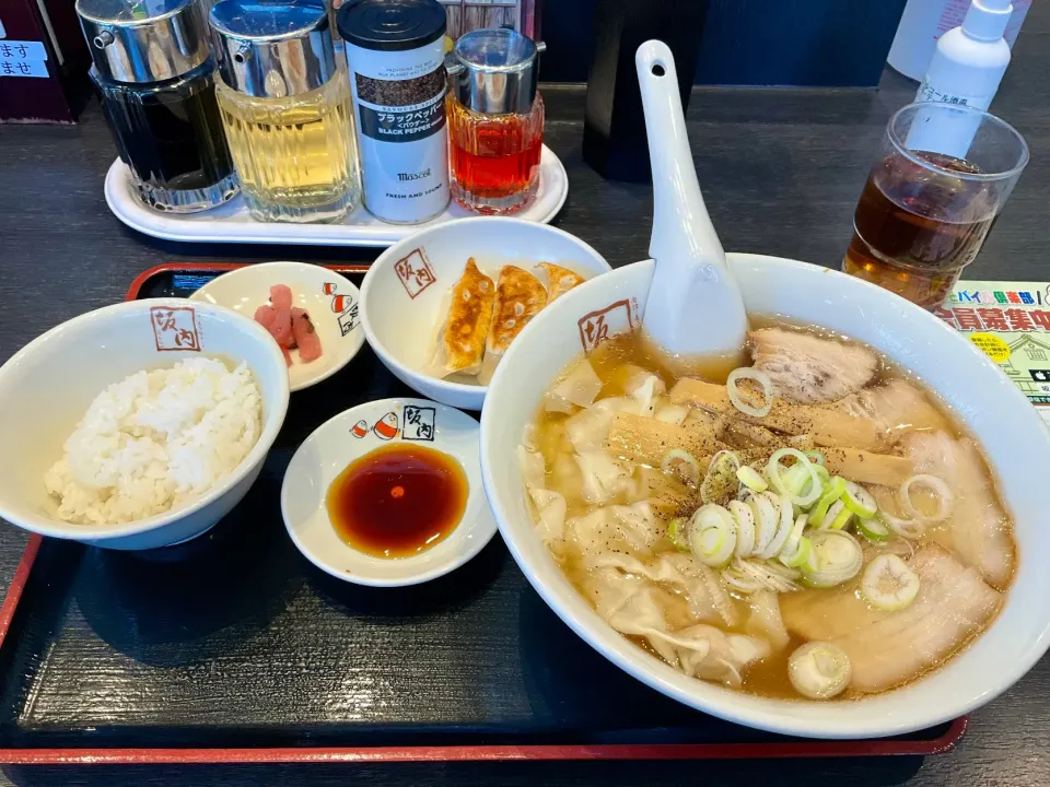 喜多方ワンタン麺と餃子と半ライス　　　　　　　　喜多方ラーメン坂内石岡店|Takeshi  Nagakiさん