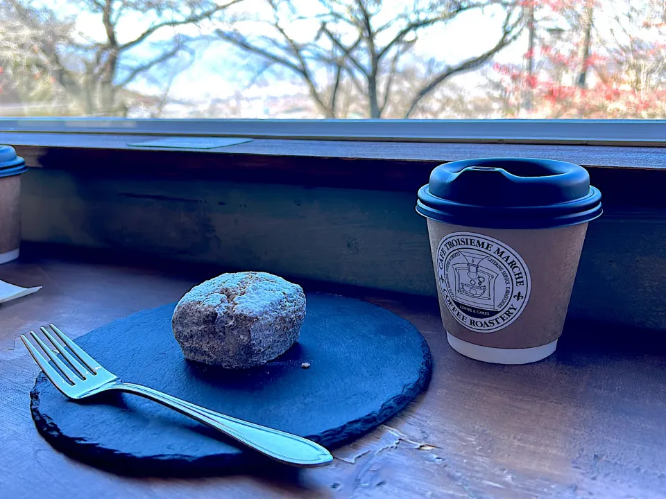 Snapdishの料理写真:花とコーヒーのコーヒーとシュトーレン|hiroeさん