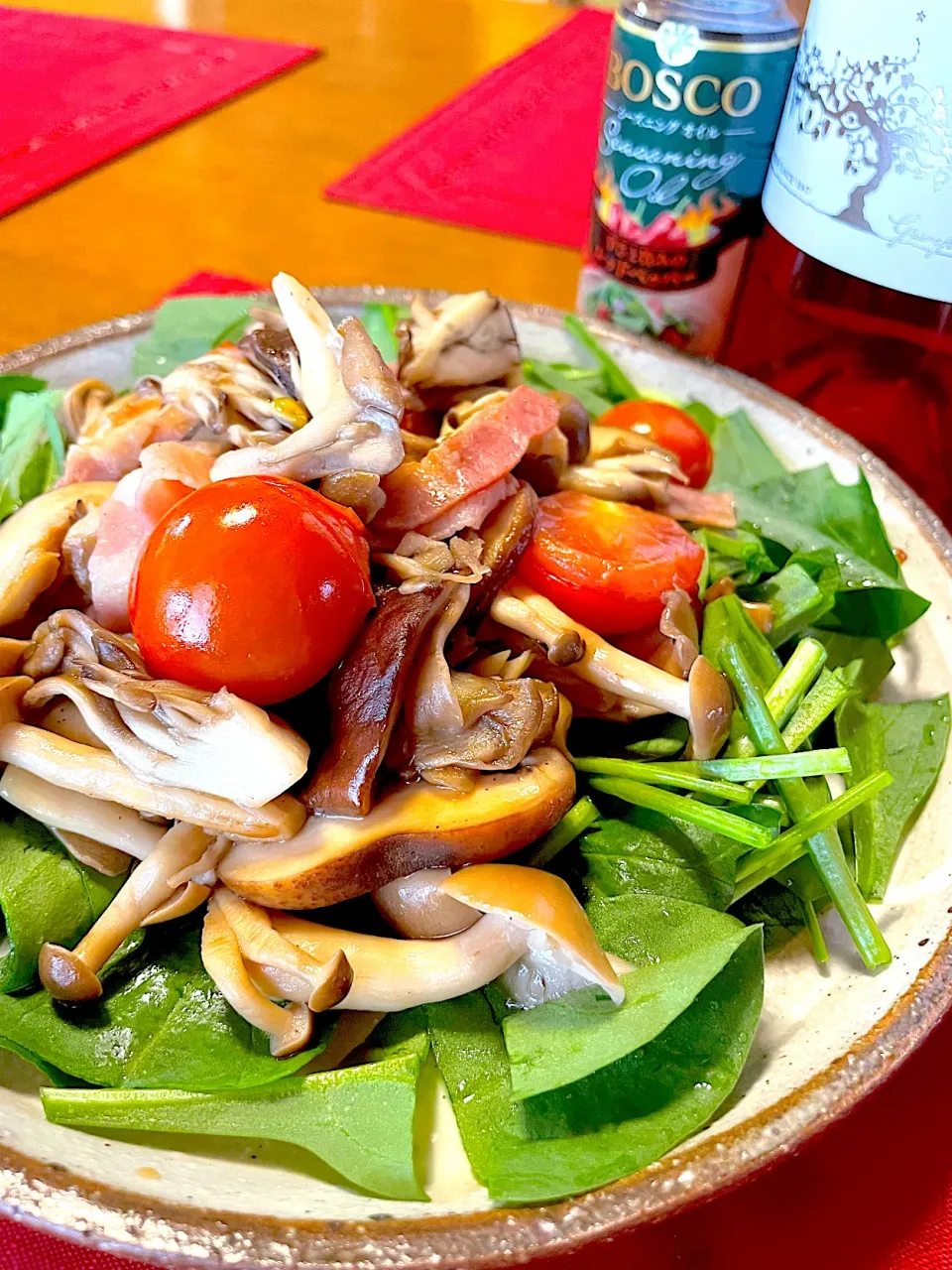 きのこのホットサラダ🥗|おかちさん