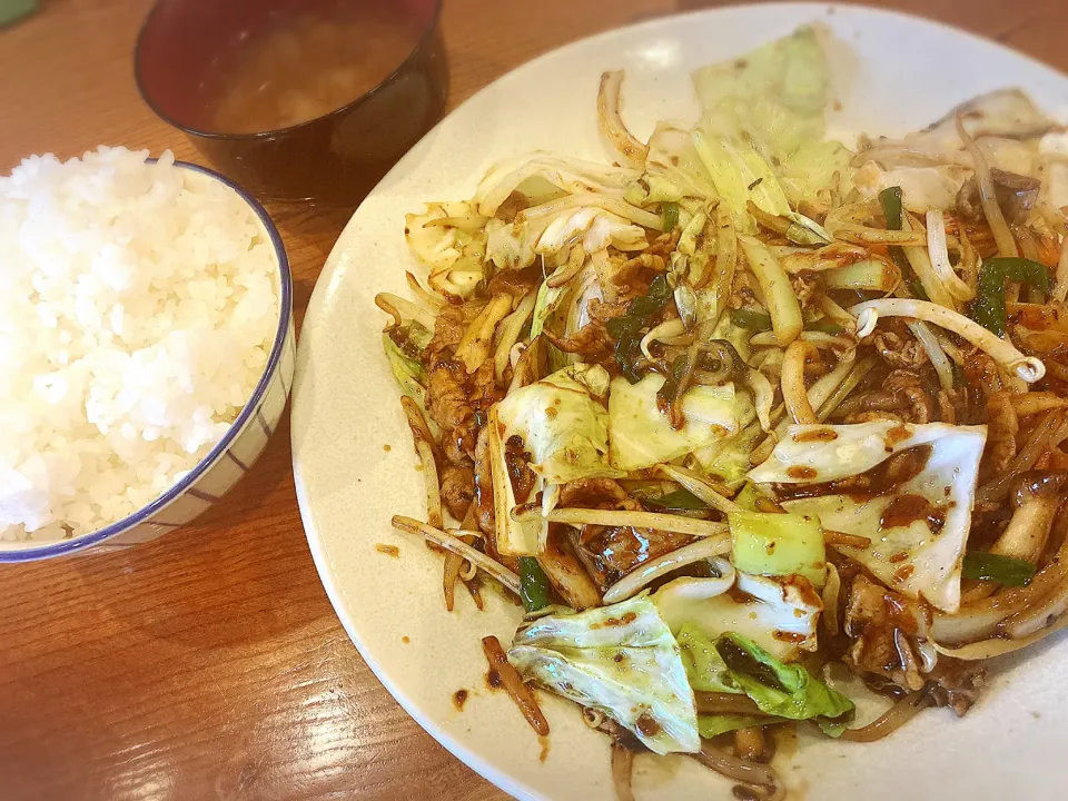 鉄板で焼く野菜炒め定食（豚みそ） ¥950→¥900|Blue Moon Caféさん