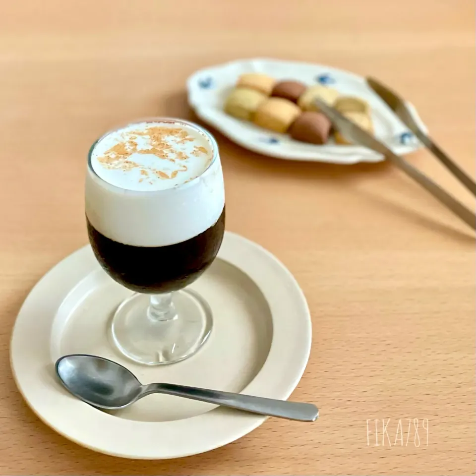 Snapdishの料理写真:流行ったよね　の　ダルゴナコーヒー風ゼリー|FIKA789さん