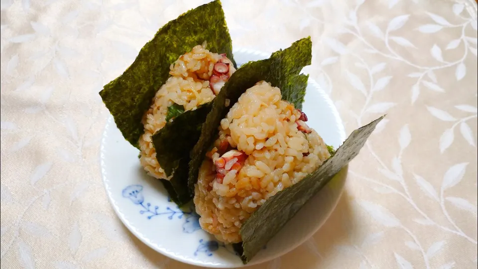 11/30の夜勤弁当
蛸飯のおにぎり🍙|卯月さん