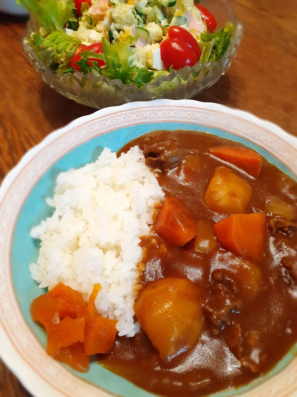 Snapdishの料理写真:普通のカレーライスとポテトサラダです♪|fumfumさん